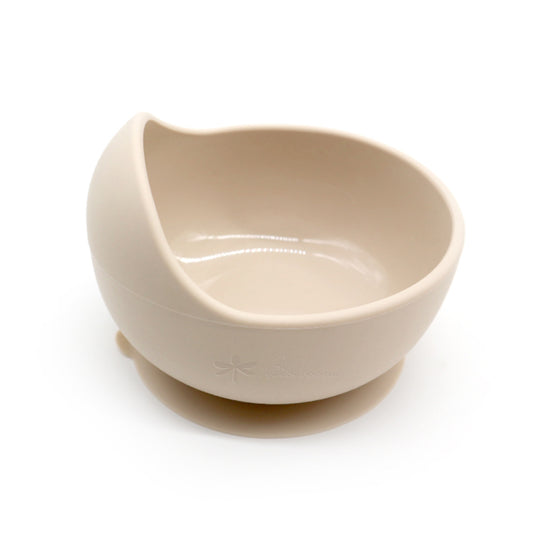 Design innovativo con pareti concave per un facile caricamento del cucchiaio e per evitare fuoriuscite di cibo dal bordo della ciotola. . Ventosa antiscivolo per una presa stabile e sicura.
100% silicone alimentare, privo di BPA, PVC, ftalati e altre sostanze tossiche.
Innovative design with concave walls for easy spoon loading and to prevent food spills from the edge of the bowl. Non-slip suction base for a stable and secure grip.
100% food-grade silicone, free from BPA, PVC, phthalates, and other toxic