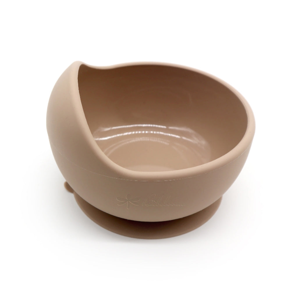 Design innovativo con pareti concave per un facile caricamento del cucchiaio e per evitare fuoriuscite di cibo dal bordo della ciotola. . Ventosa antiscivolo per una presa stabile e sicura.
100% silicone alimentare, privo di BPA, PVC, ftalati e altre sostanze tossiche.
Innovative design with concave walls for easy spoon loading and to prevent food spills from the edge of the bowl. Non-slip suction base for a stable and secure grip.
100% food-grade silicone, free from BPA, PVC, phthalates, and other toxic