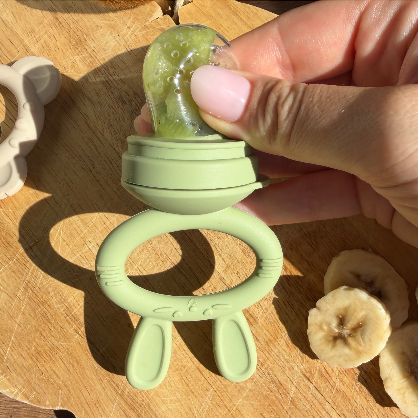 Mangiafrutta & Sollievo Gengive 2 in 1  Rabbit Fruit Feeder