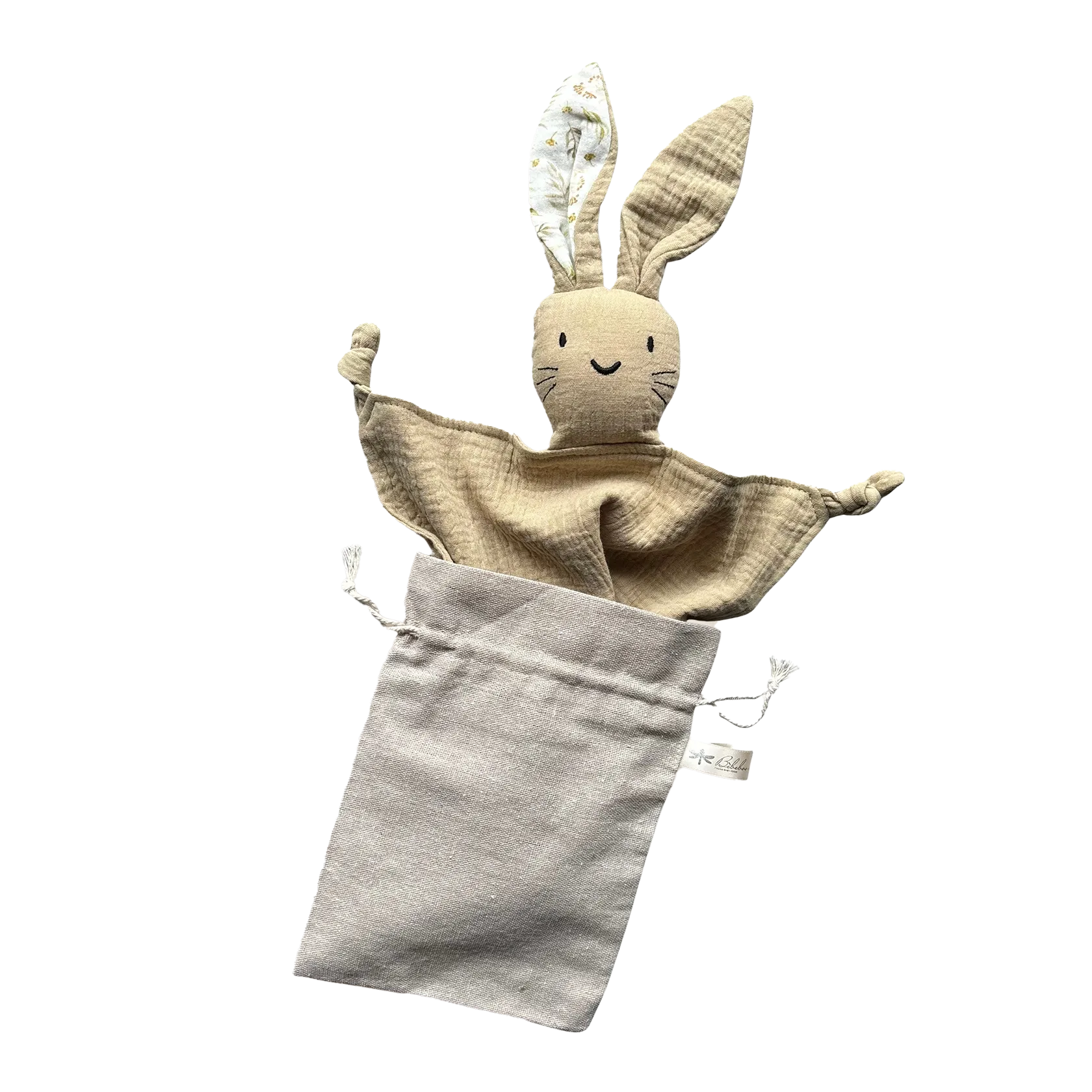 Doudou in mussola di cotone 100%,   beige biscotto ,delicato sulla pelle e perfetto fin dai primi giorni di vita.
Ideale per accompagnare il sonno.
Prodotto sicuro, conforme agli standard per neonati. Certificato CE.
100% cotton muslin comforter,beige biscotto ,gentle on the skin , perfect from the very first days of life.
Ideal for accompanying sleep 
Safe product, compliant with infant standards. CE Certified.