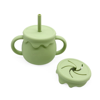 Silicone alimentare 100%: morbido, sicuro, privo di BPA, ftalati e PVC stimola la curiosità e rende il momento della merenda più divertente.
Antigoccia e resistente: perfetto per imparare a bere da soli senza disastri.
Facile da afferrare: forma studiata per le mani dei più piccoli.

100% food-grade silicone: soft, safe, free from BPA, phthalates, and PVC, stimulates curiosity and makes snack time more fun.
Leak-proof and durable: perfect for learning to drink independently without spills.
Easy to  grip