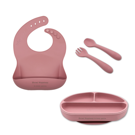 Pratico e curato nei dettagli, il Set Pappa è il regalo perfetto  

Pronti, pappa, via! Con il bavaglino più felice che c’è.I
Piatto divisorio a 3 scomparti
Set Cucchiaino e Forchettina in Silicone
Elegante baby gift box packaging
Practical and beautifully crafted, the Feeding Set is the perfect gift.

Ready, set, eat! With the happiest bib around.

3-Compartment Divided Plate

Silicone Spoon & Fork Set
Elegant baby gift box packaging